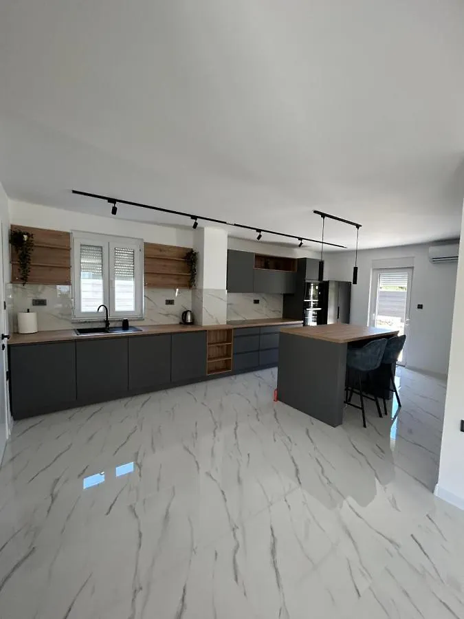 Apartment Villa Kety Baska