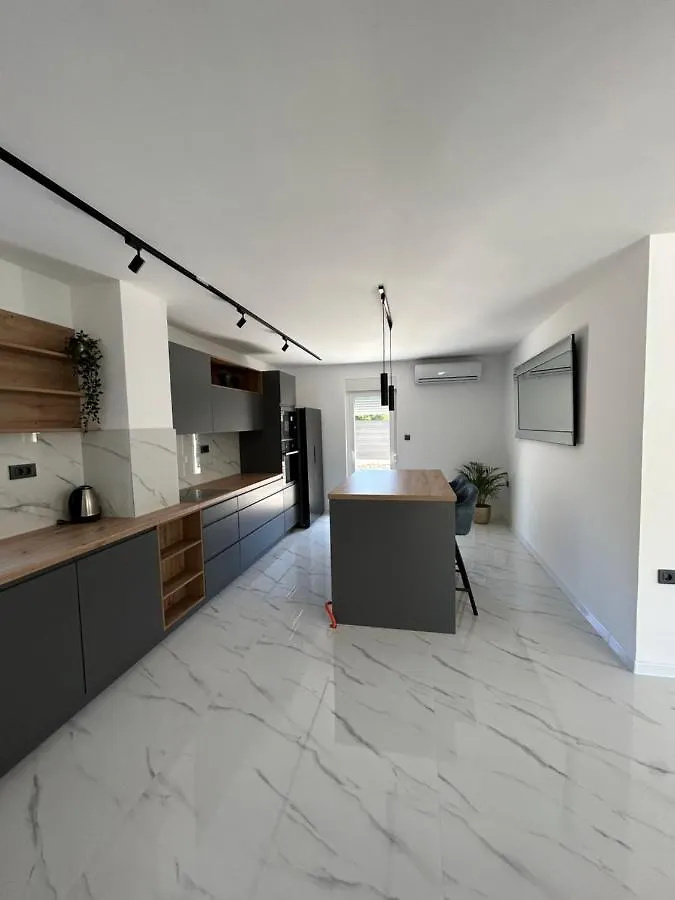 Apartment Villa Kety Baska